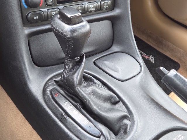 Used 2004 Chevrolet Corvette Convertible w/ Preferred Equipment Group RWD image 22