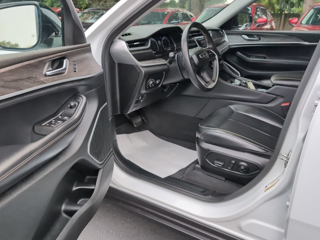 Used 2021 Jeep Grand Cherokee L Limited AWD/4WD image 17