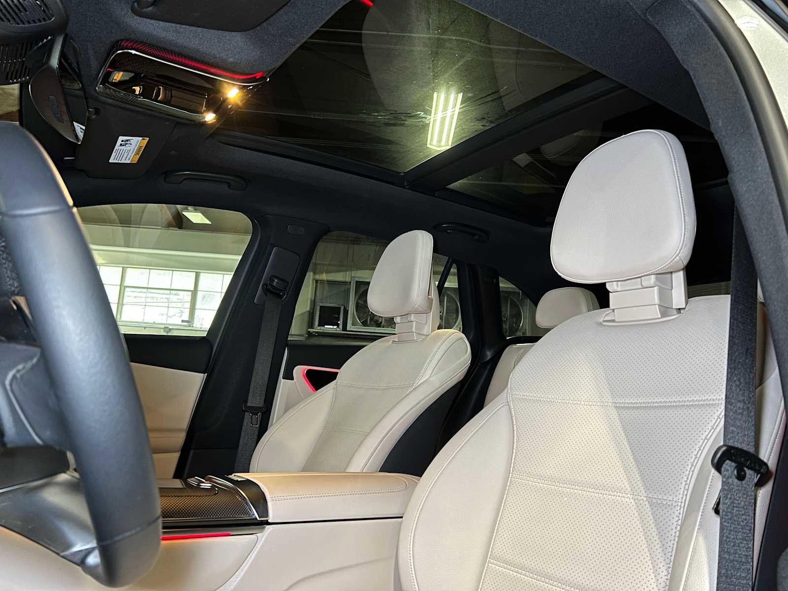 Used 2025 Mercedes-Benz GLC 300 4MATIC image 22