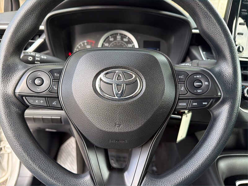 Used 2022 Toyota Corolla LE FWD image 16
