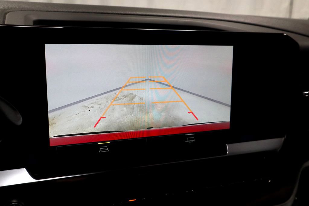 Used 2023 Chevrolet Silverado 1500 LT image 2