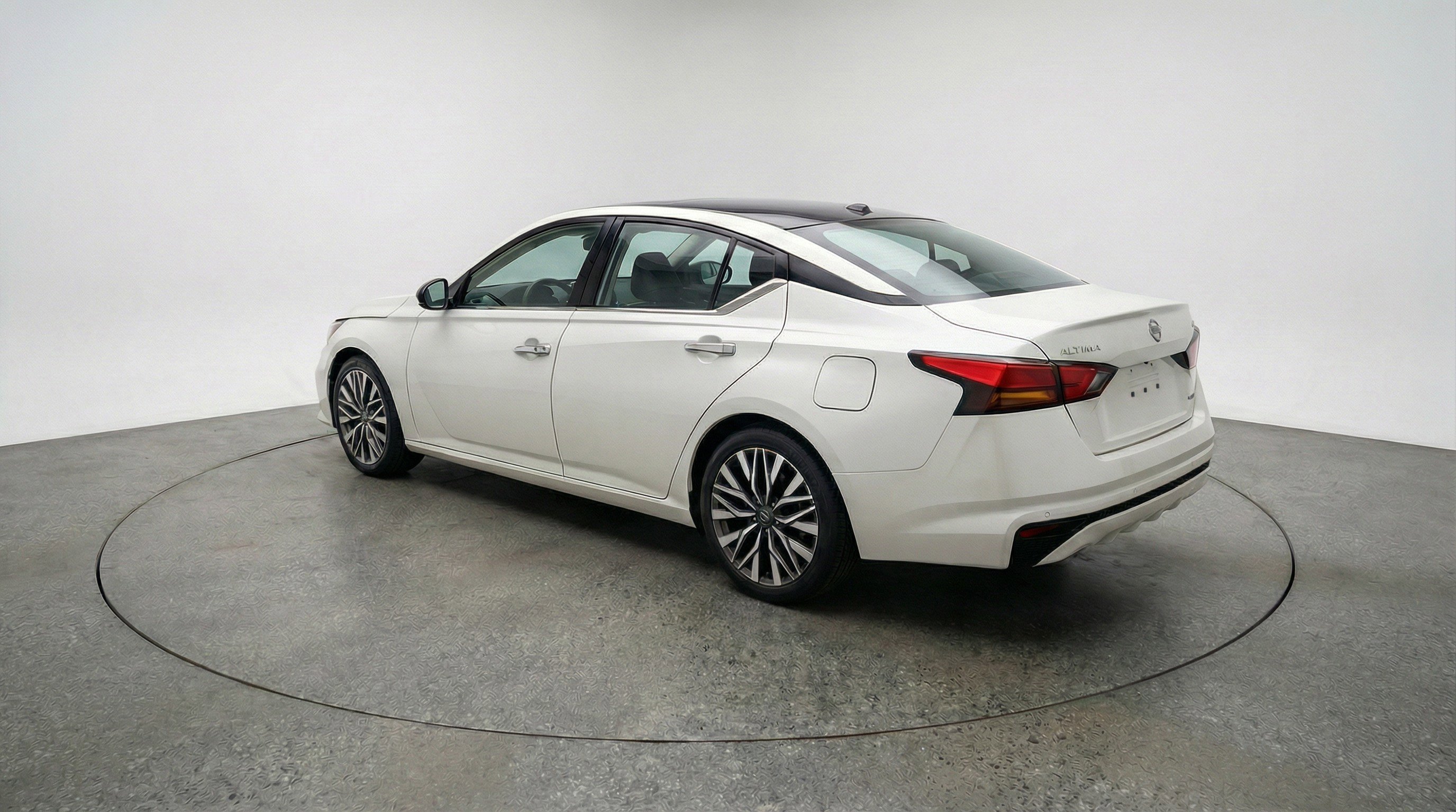 Used 2025 Nissan Altima 2.5 SV image 6