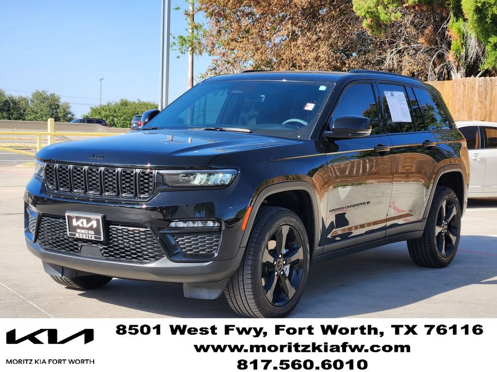 Used 2025 Jeep Grand Cherokee Limited w/ Black Appearance Package AWD/4WD image 3