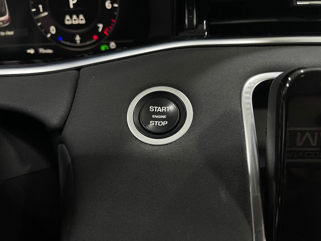 Used 2020 Land Rover Range Rover Evoque SE image 22