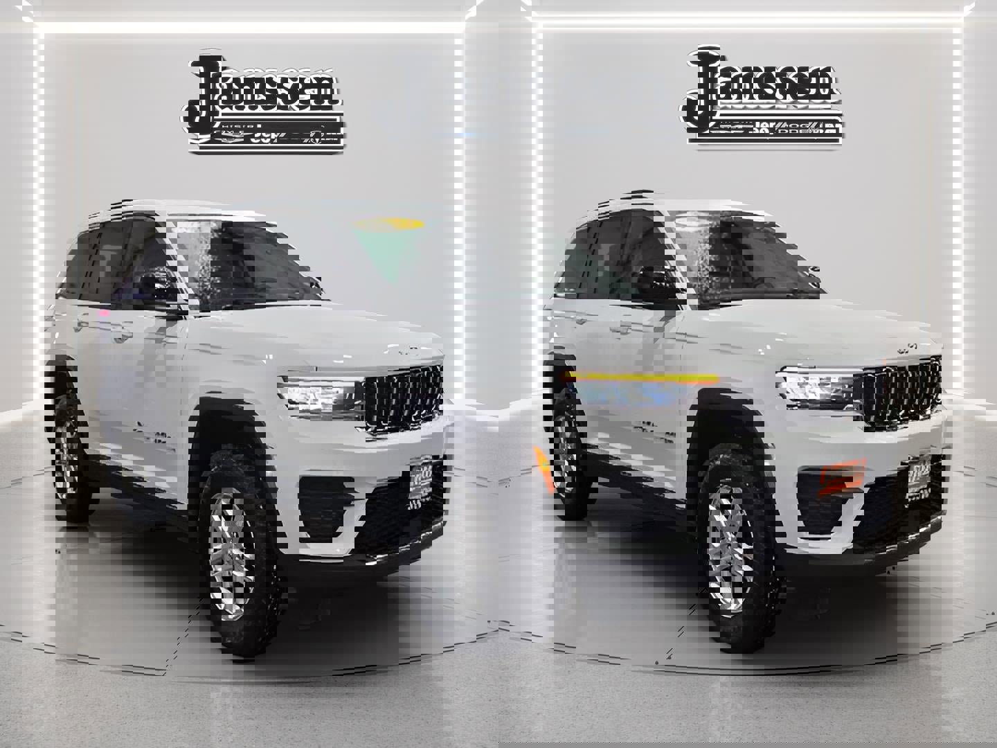 Used 2023 Jeep Grand Cherokee Laredo image 4