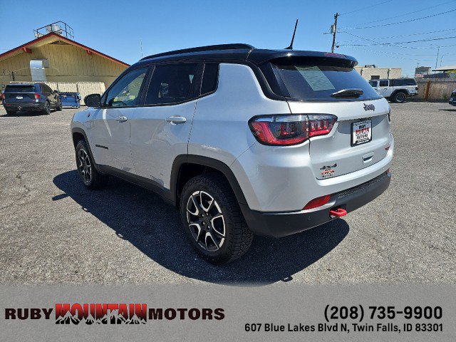 Used 2025 Jeep Compass Trailhawk AWD/4WD image 5