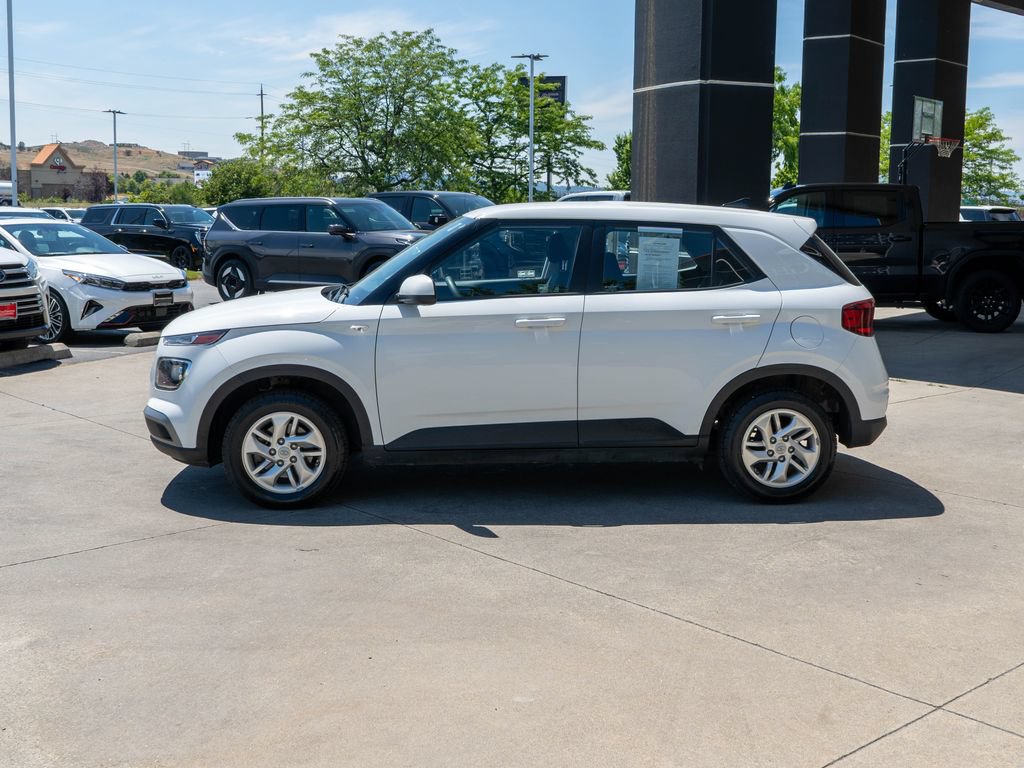 Used 2021 Hyundai Venue SE FWD image 4