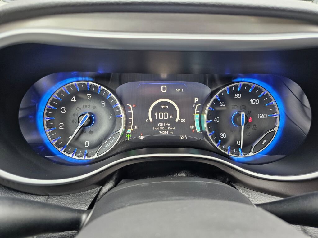 Used 2018 Chrysler Pacifica Limited w/ Tire & Wheel Group image 28