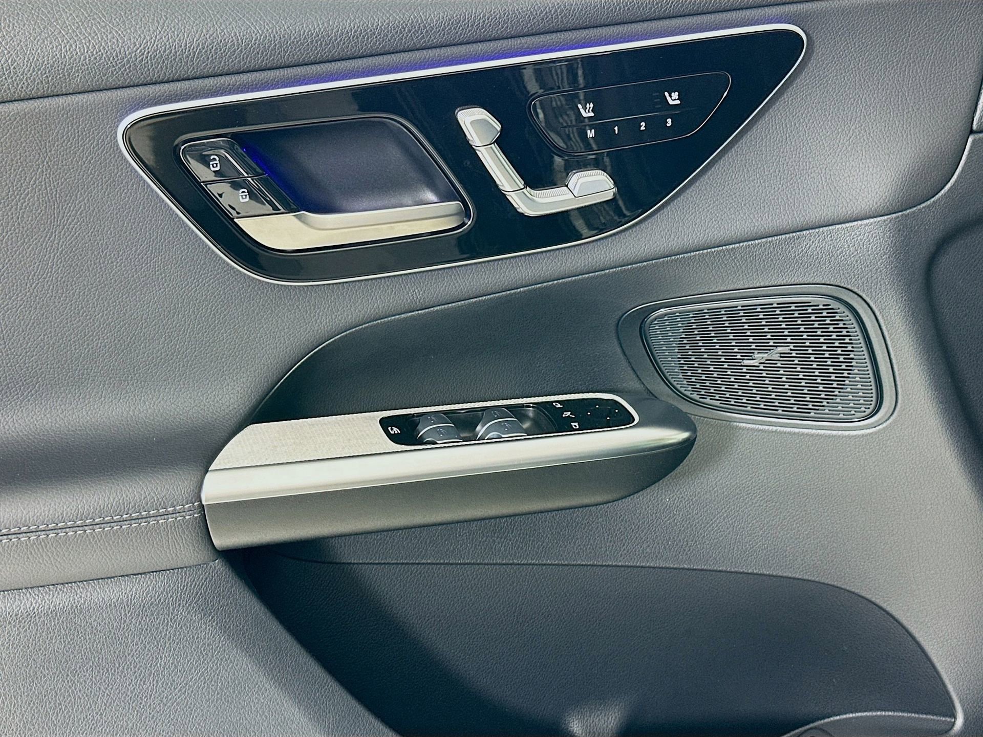 Certified 2025 Mercedes-Benz GLC 300 image 18