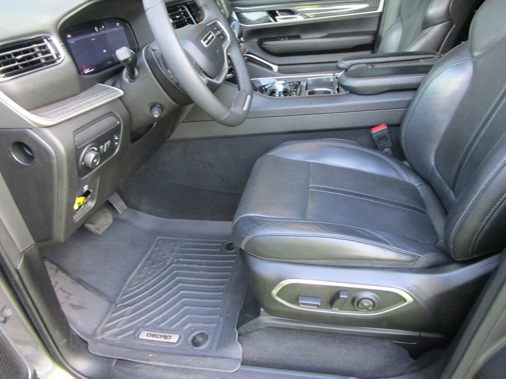Used 2022 Jeep Wagoneer Series III AWD/4WD image 23