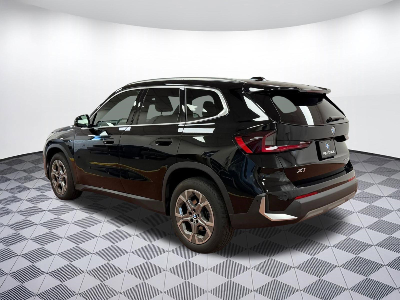 Certified 2023 BMW X1 xDrive28i w/ Convenience Package AWD/4WD image 3