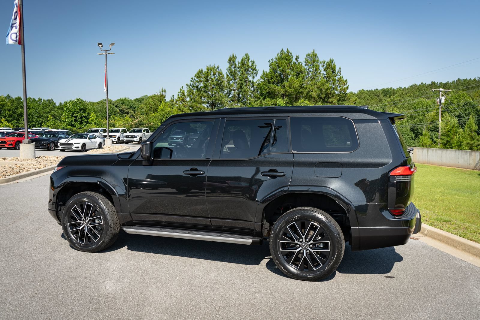 Used 2024 Lexus GX 550 w/ Accessory Package (2T) AWD/4WD image 14