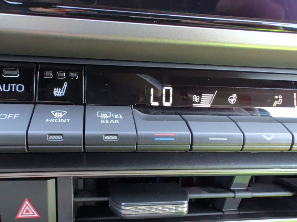 Used 2025 Toyota Camry SE w/ Convenience Package FWD image 14