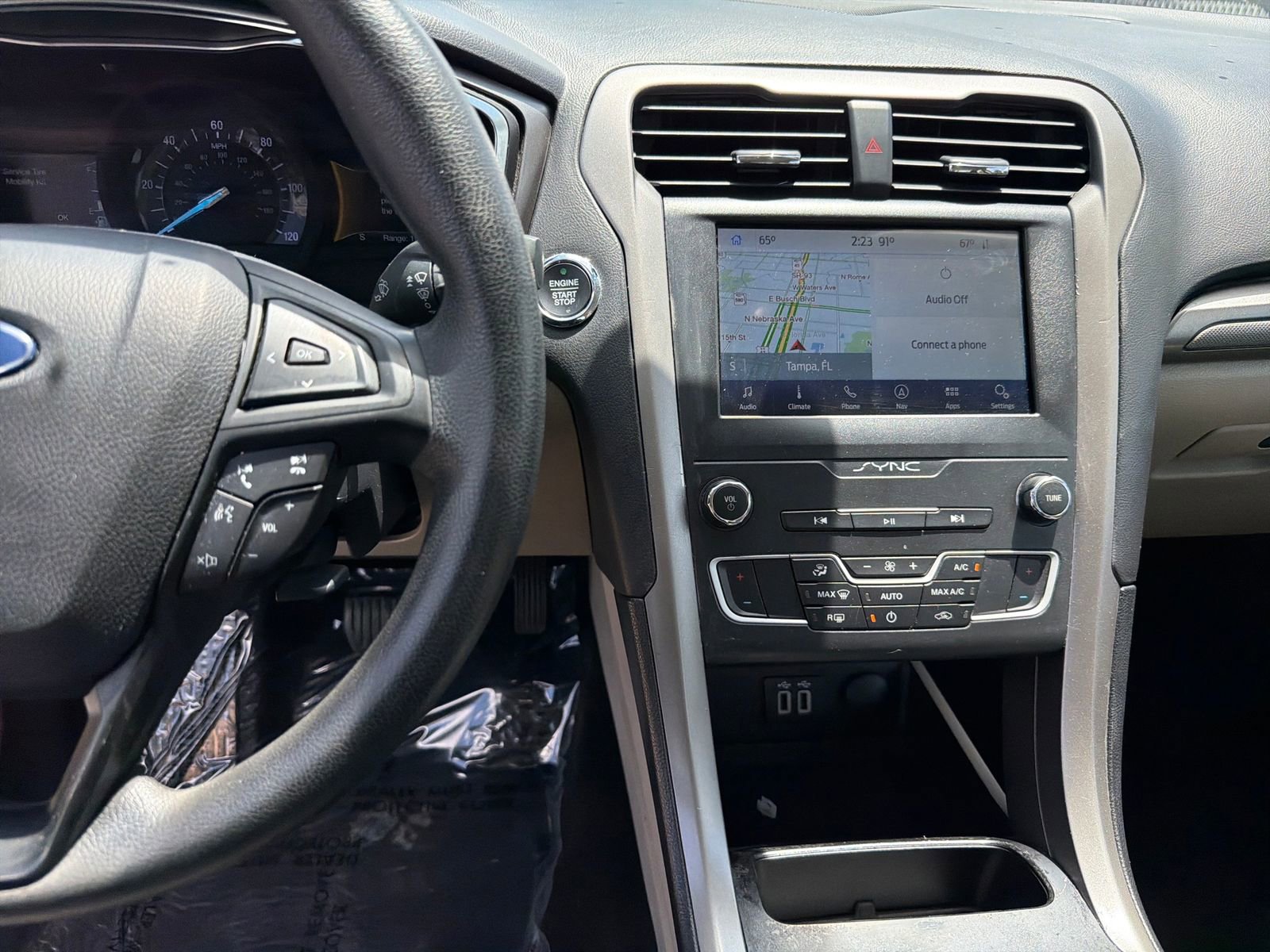 Used 2020 Ford Fusion SE FWD image 16