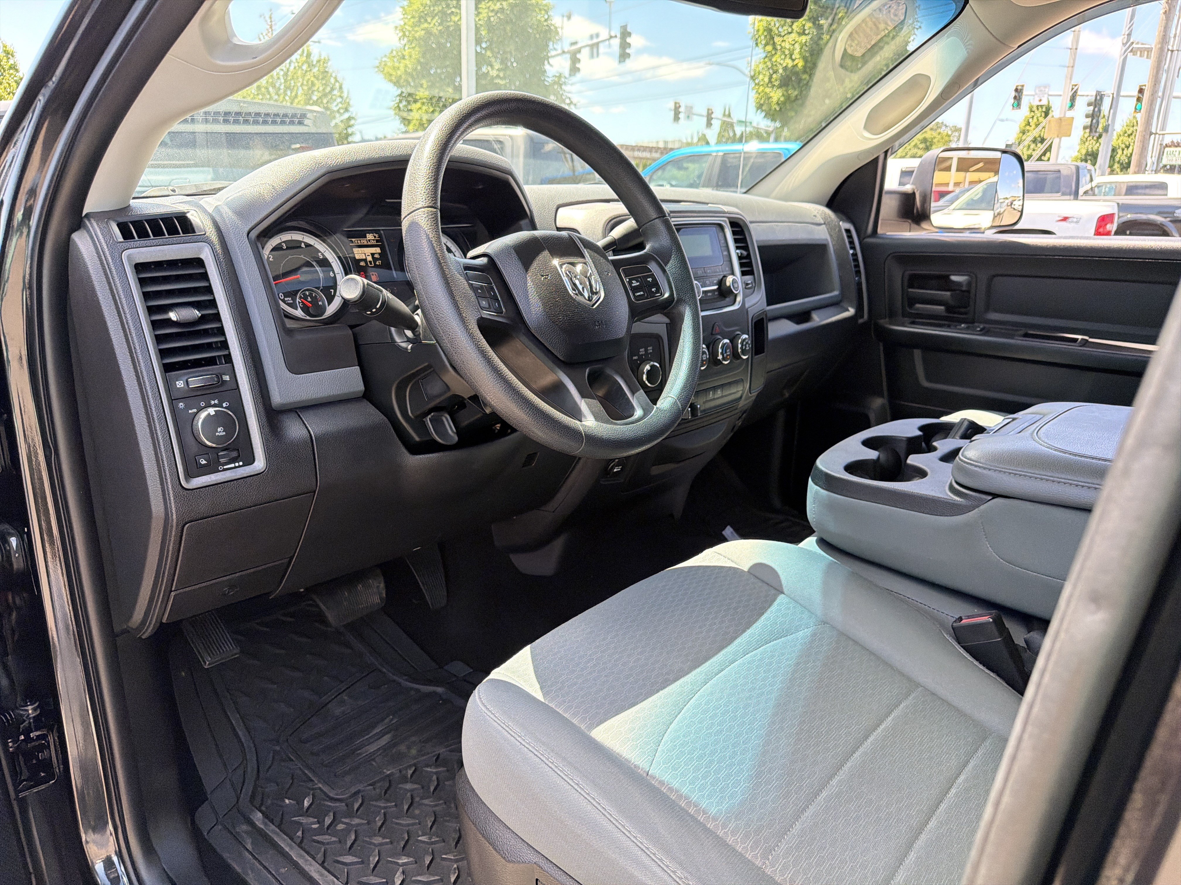 Used 2018 RAM 1500 ST w/ SXT Appearance Group AWD/4WD image 9