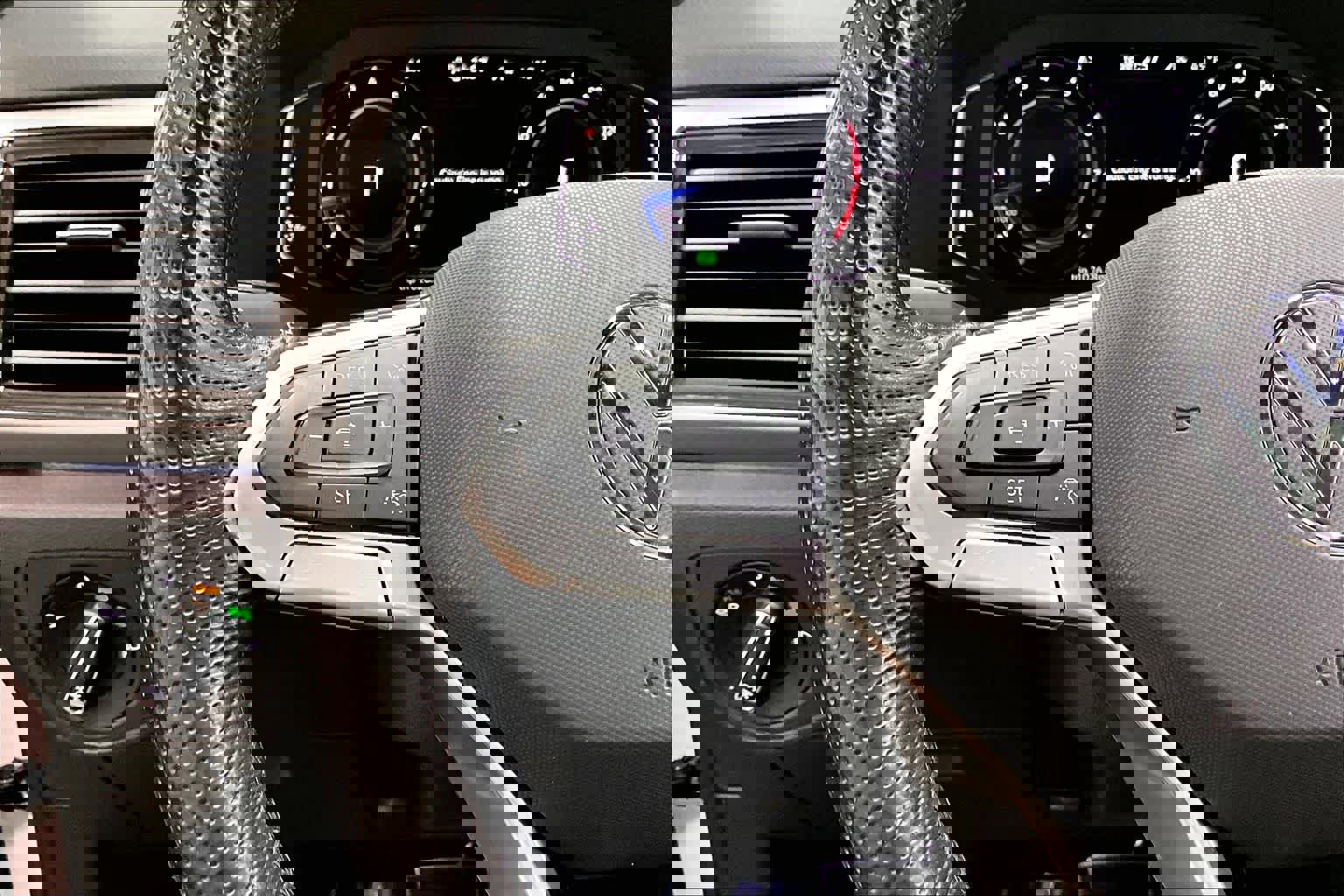 Used 2022 Volkswagen Atlas Cross Sport SEL R-Line image 21