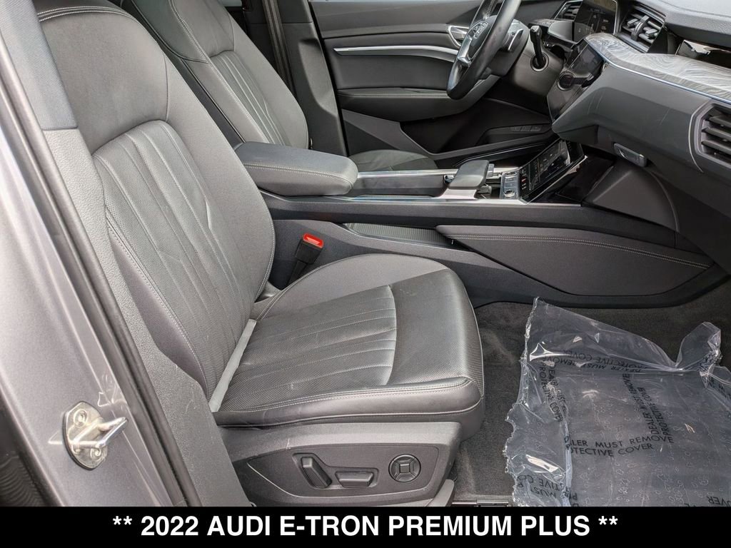 Used 2022 Audi e-tron Premium Plus w/ Premium Plus Package image 28