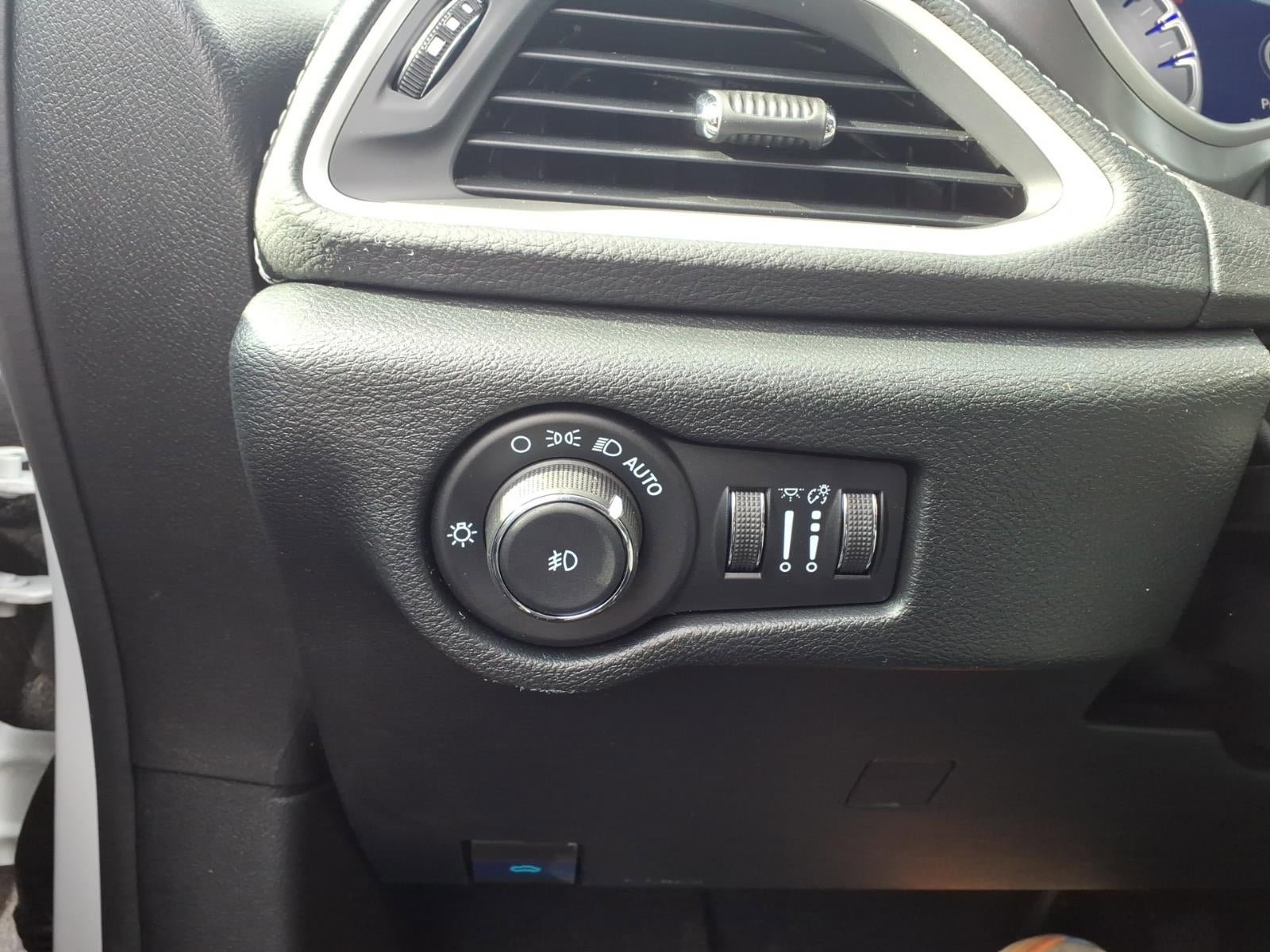 New 2026 Chrysler Pacifica Select FWD image 15