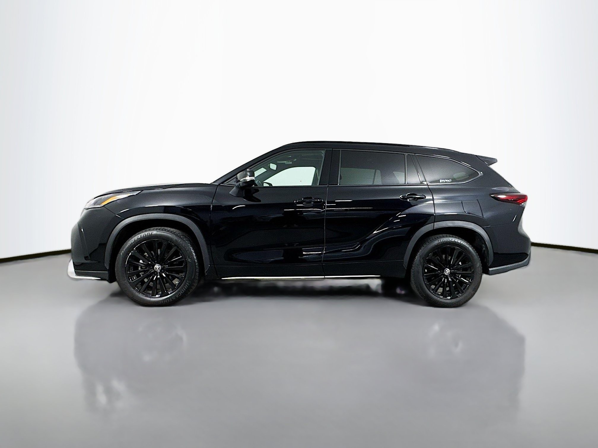 Certified 2025 Toyota Highlander XSE AWD/4WD image 4