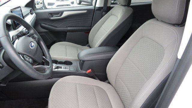 Certified 2022 Ford Escape SE w/ SE Sport Appearance Package image 4