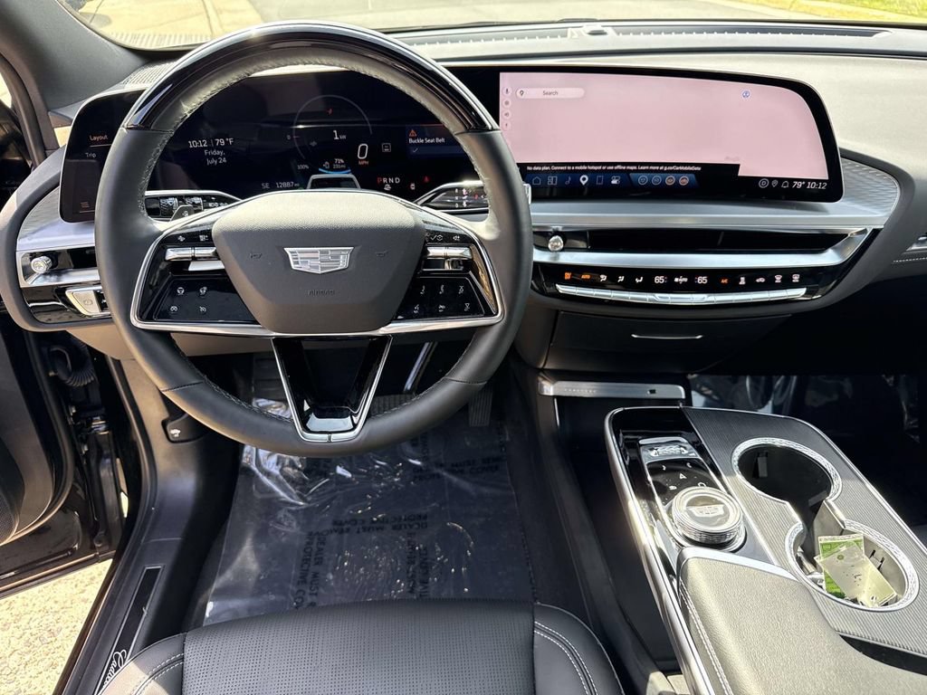 Used 2025 Cadillac Lyriq Luxury w/ LPO, Floor Liner Package AWD/4WD image 31