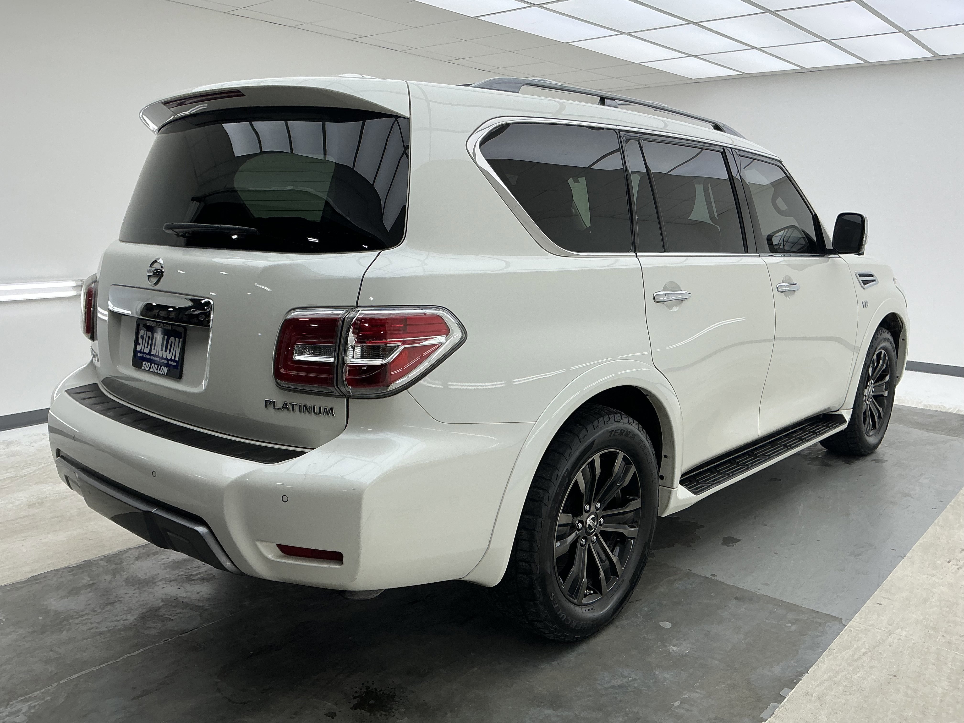 Used 2019 Nissan Armada Platinum w/ Interior Lighting Package image 4