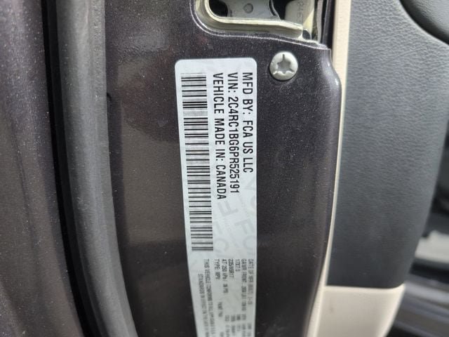 Used 2023 Chrysler Pacifica Touring-L FWD image 25