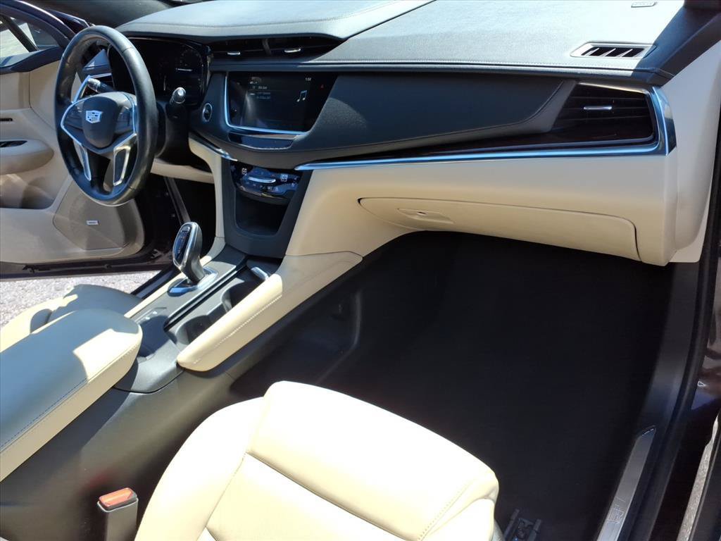 Used 2018 Cadillac XT5 Premium Luxury AWD/4WD image 16