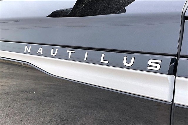 Used 2025 Lincoln Nautilus Premier image 29