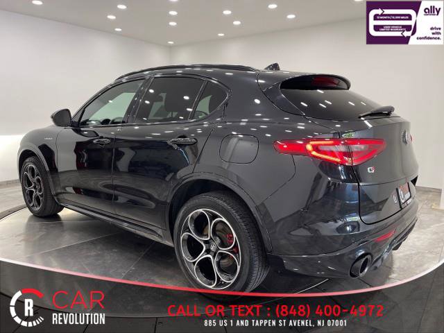 Used 2022 Alfa Romeo Stelvio Veloce image 5