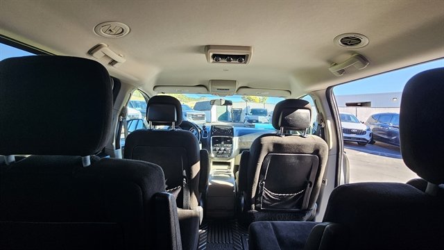 Used 2016 Dodge Grand Caravan SXT FWD image 26