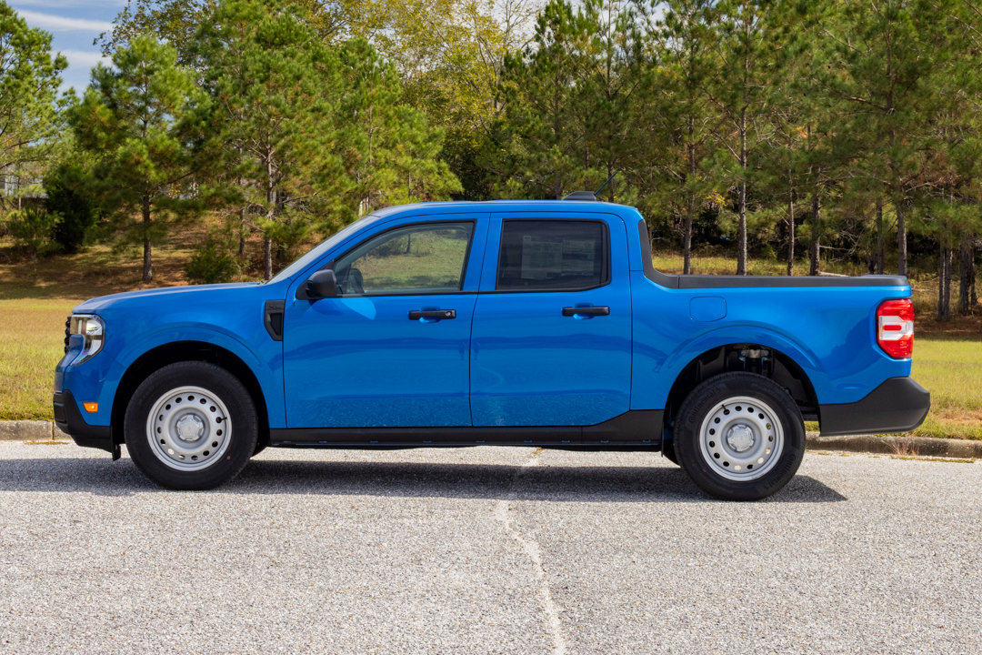 New 2025 Ford Maverick XL FWD image 8