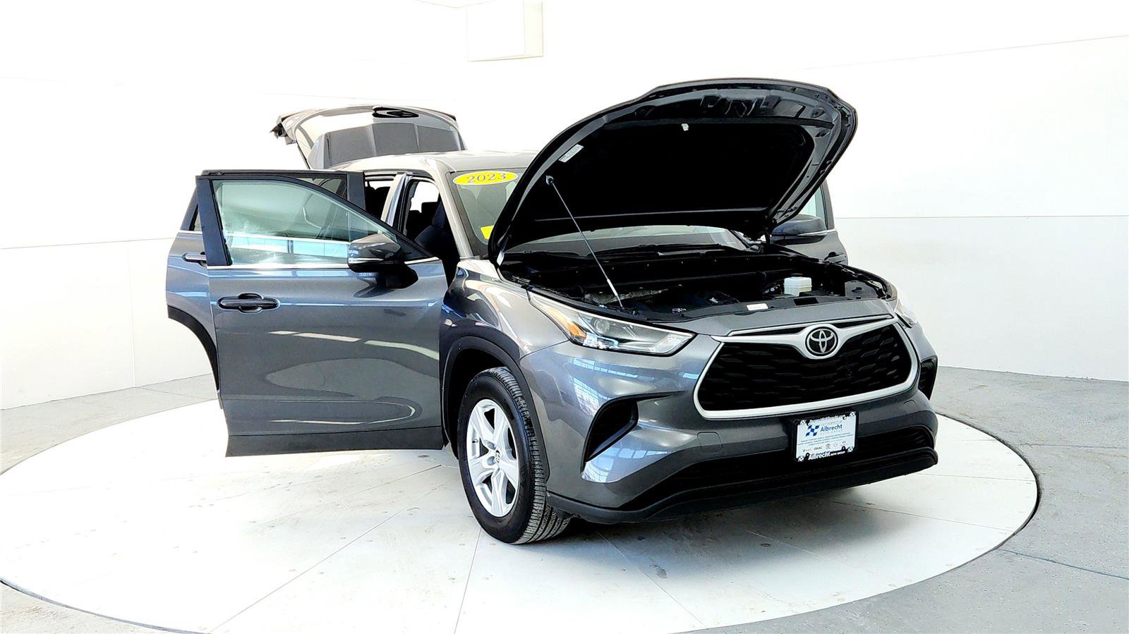 Certified 2023 Toyota Highlander L image 9