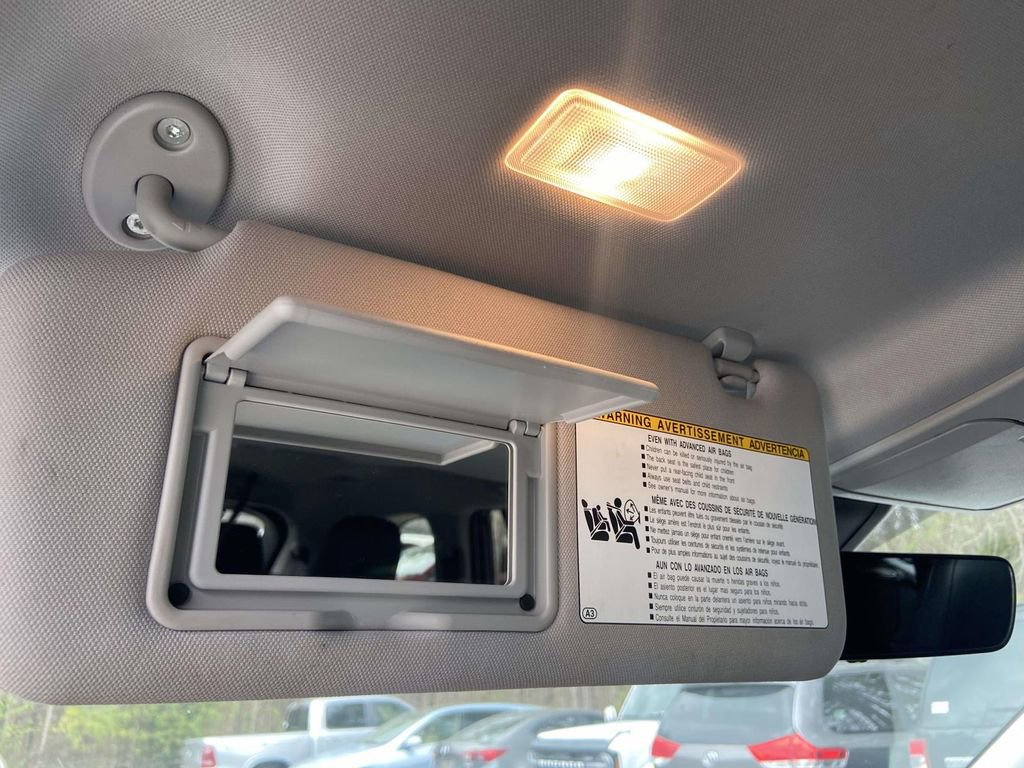 Used 2024 Toyota Highlander XLE image 32