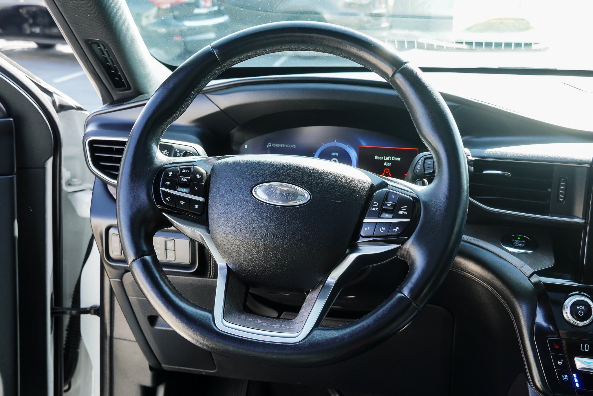 Used 2021 Ford Explorer Platinum w/ Equipment Group 601A AWD/4WD image 39