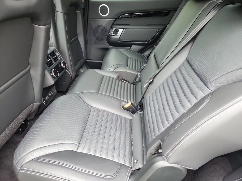 Used 2025 Land Rover Discovery S image 5