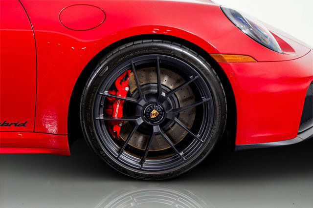 Used 2025 Porsche 911 Carrera 4 GTS image 18
