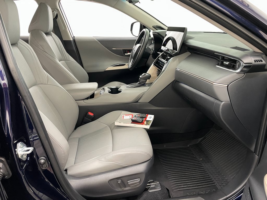 Used 2024 Toyota Venza Limited image 41