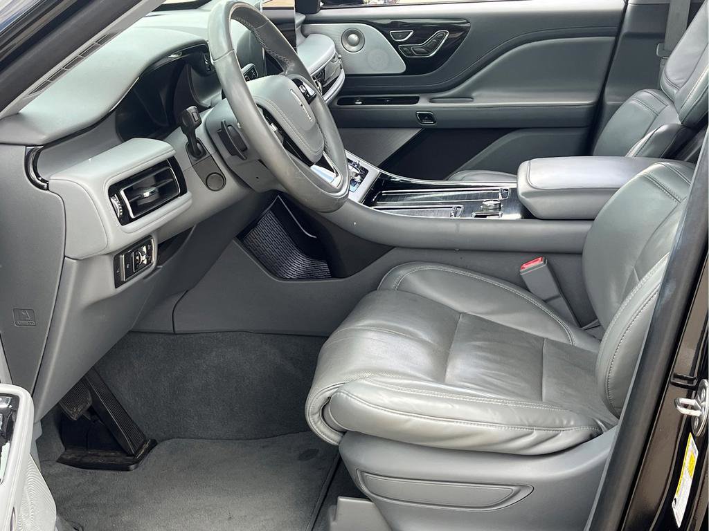 Used 2020 Lincoln Aviator Reserve w/ Equipment Group 202A image 11