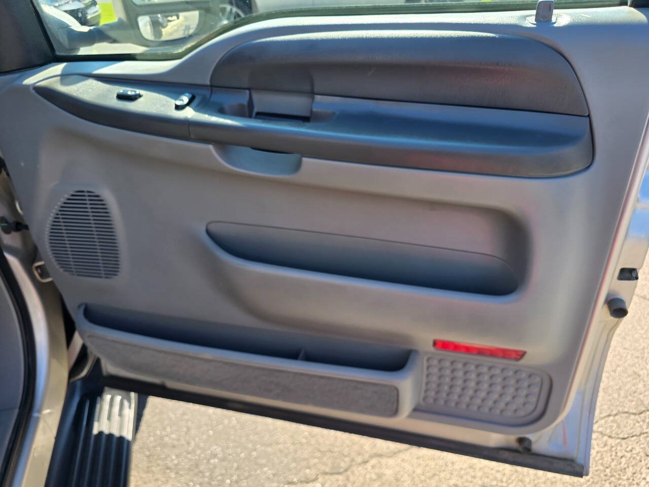Used 2004 Ford Excursion XLT AWD/4WD image 33