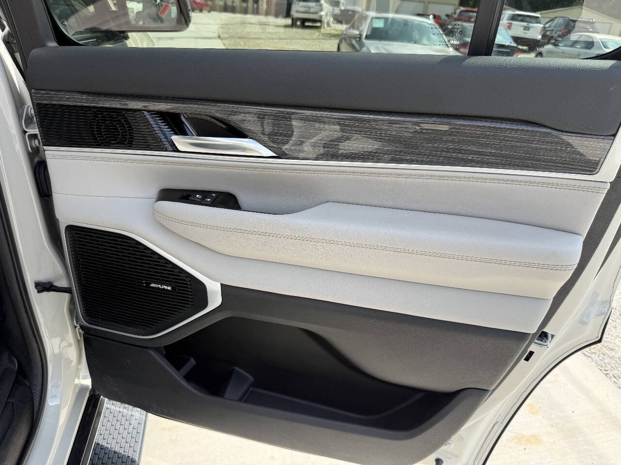 Used 2022 Jeep Wagoneer Series II AWD/4WD image 27
