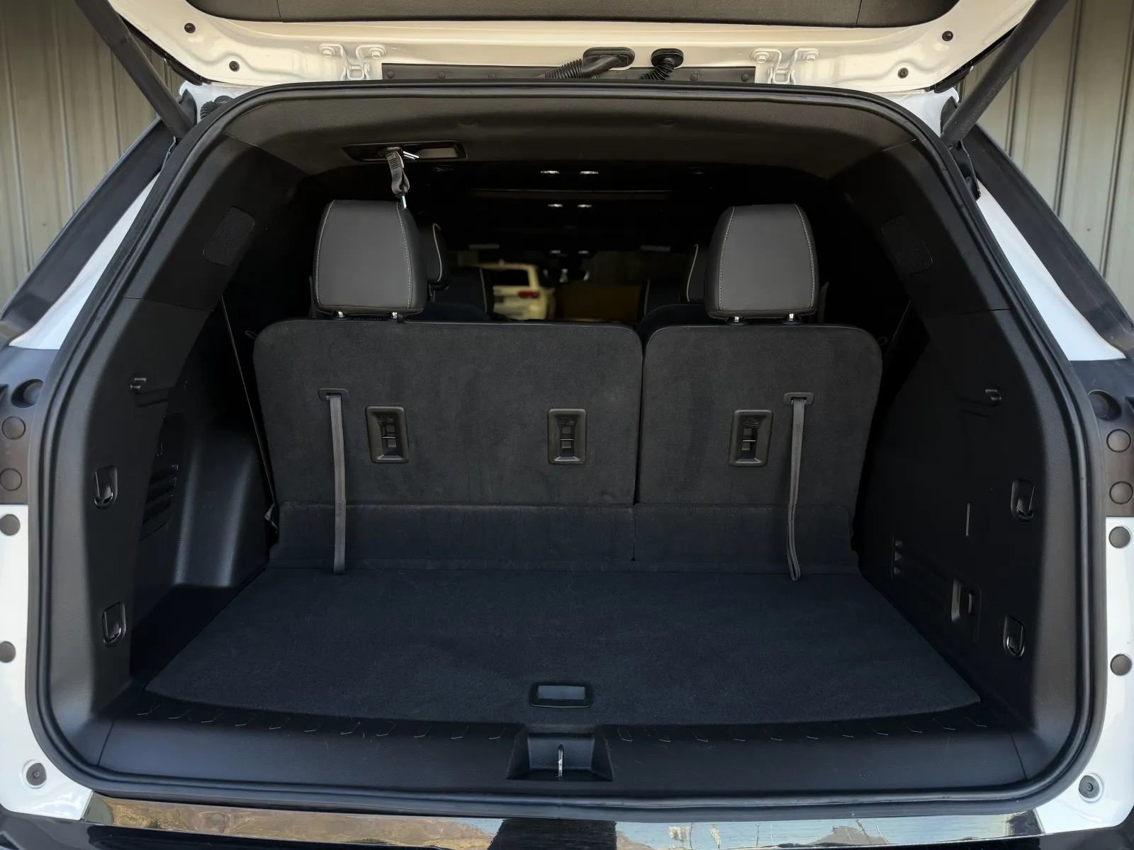 Used 2023 Chevrolet Traverse Premier w/ Redline Edition AWD/4WD image 18