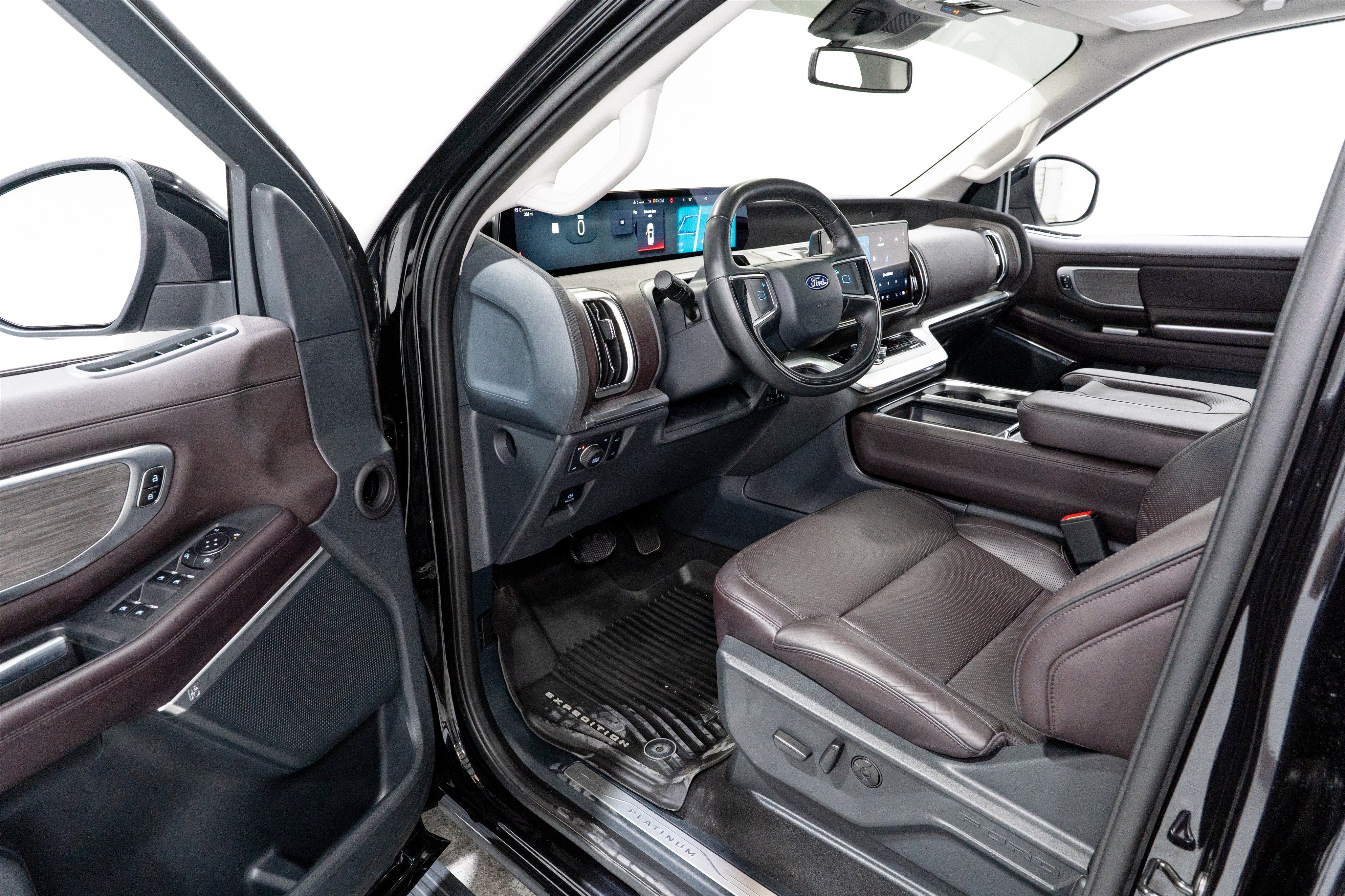 Used 2025 Ford Expedition Platinum w/ Platinum Ultimate Package AWD/4WD image 13
