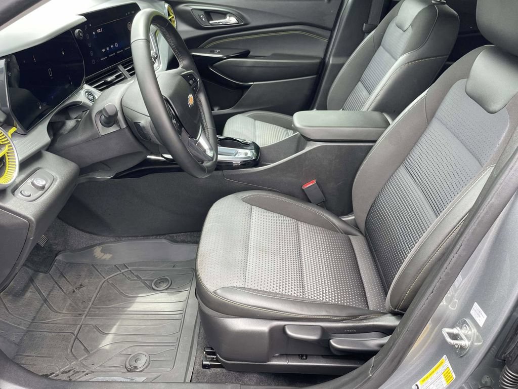 Used 2024 Chevrolet Trax LT w/ Driver Confidence Package FWD image 12
