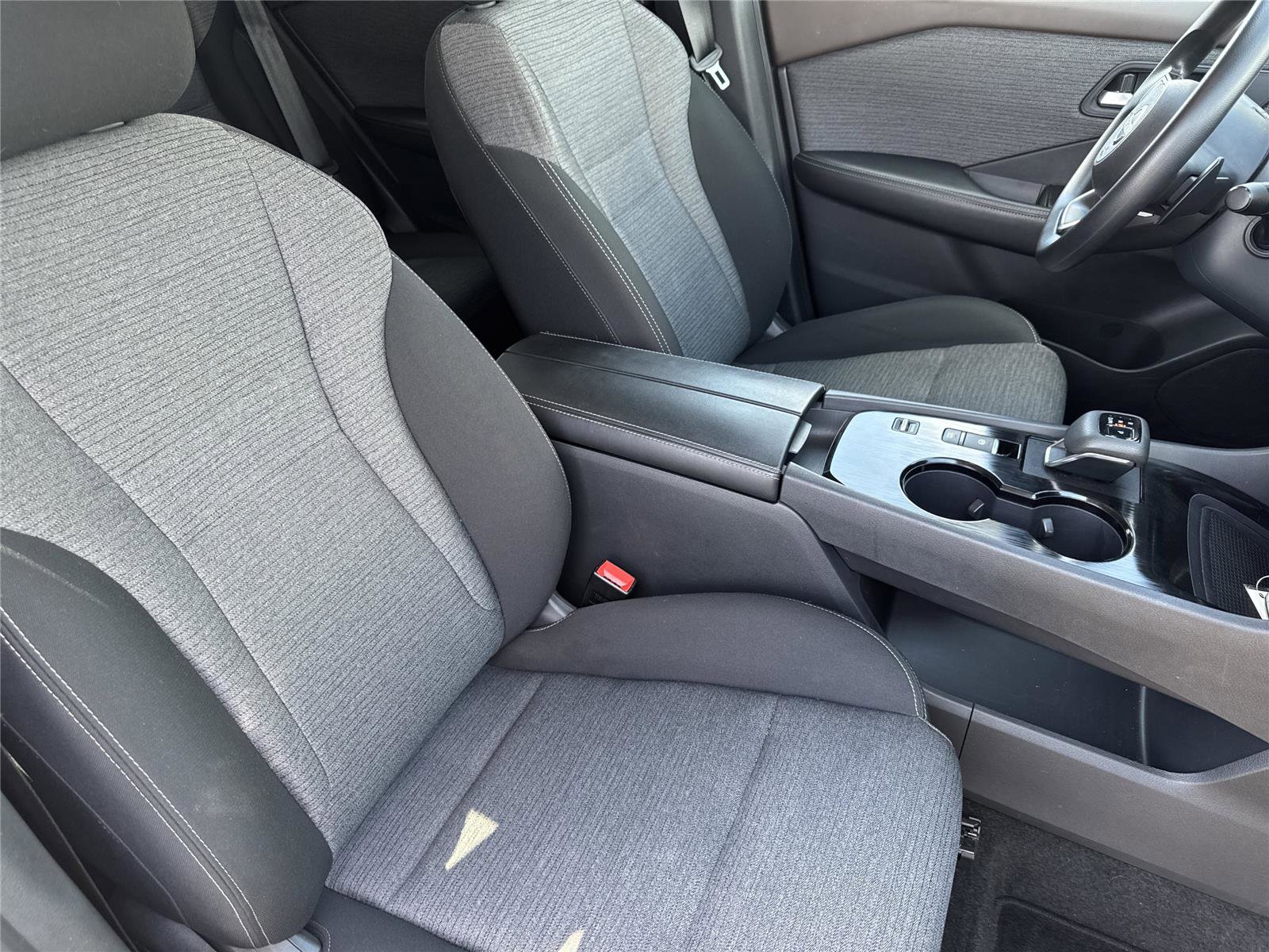 Used 2023 Nissan Rogue SV FWD image 34
