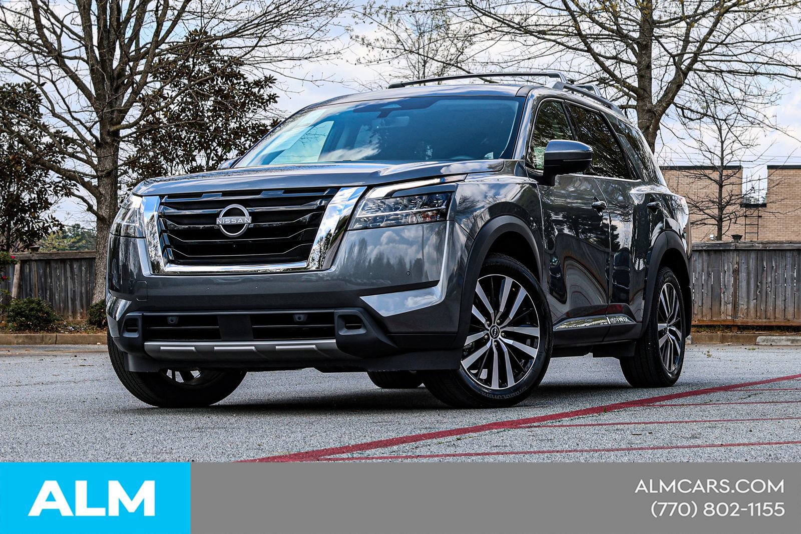Used 2024 Nissan Pathfinder Platinum w/ Cargo Package AWD/4WD image 2