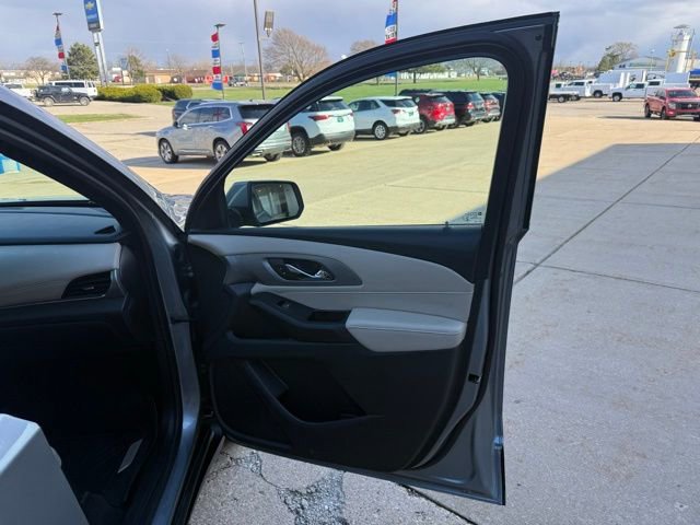 Used 2023 Chevrolet Traverse LT w/ LPO, Floor Liner Package image 16