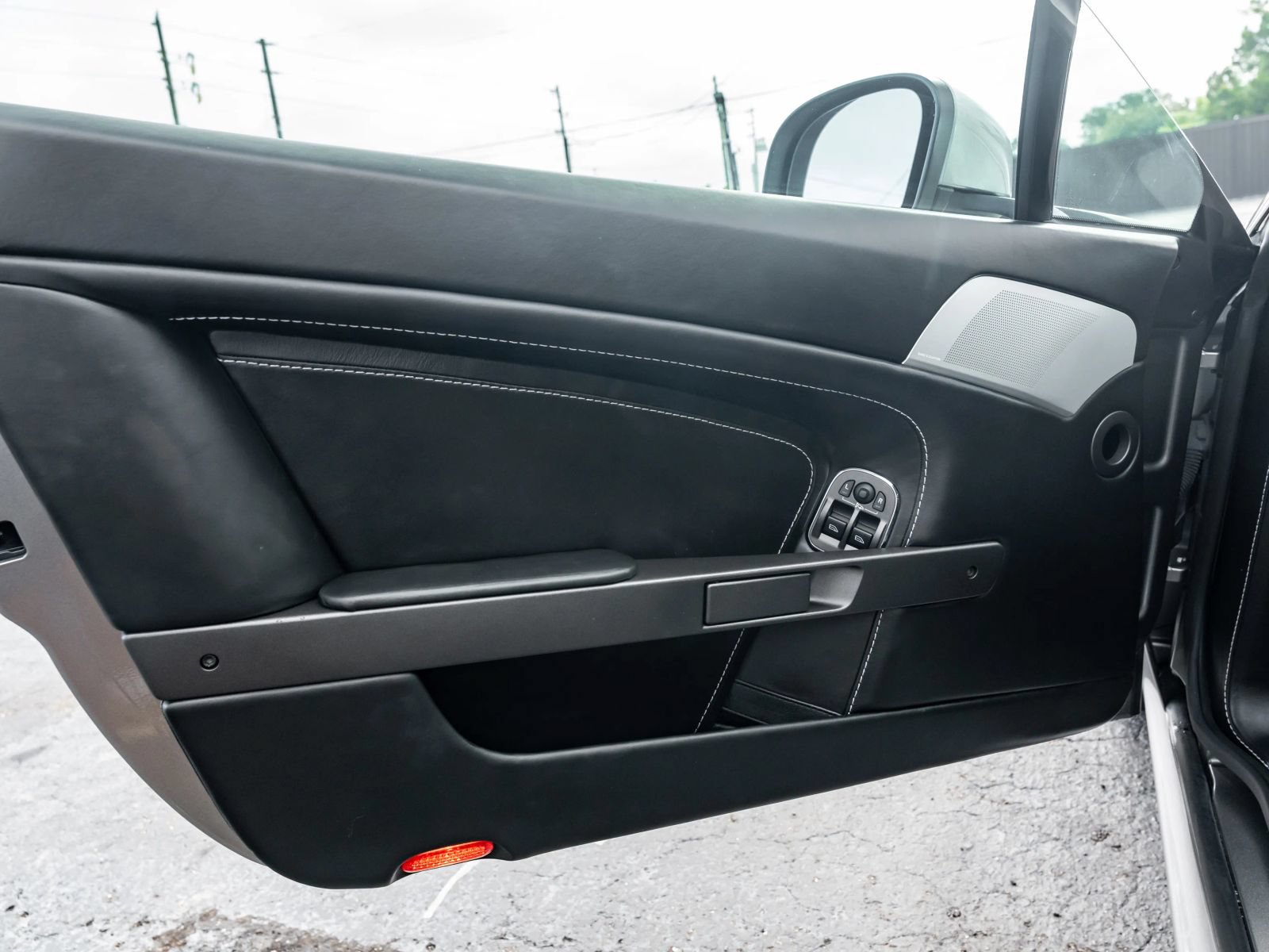 Used 2011 Aston Martin V8 Vantage Coupe RWD image 42
