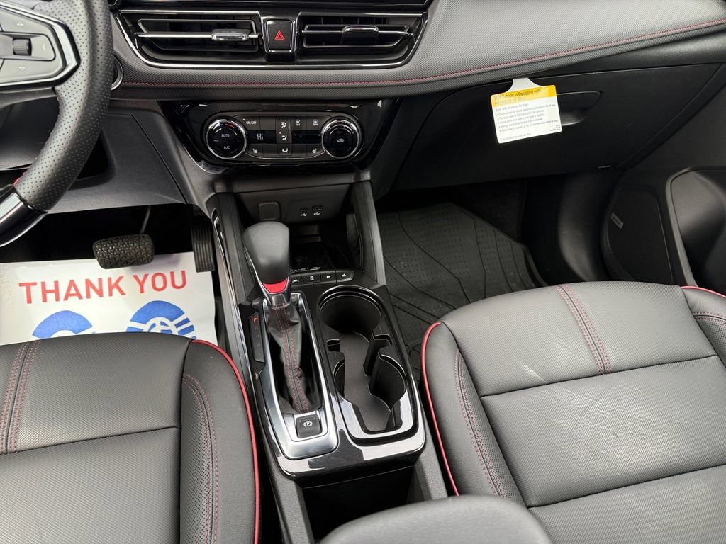 Used 2025 Chevrolet TrailBlazer RS w/ Convenience Package FWD image 11