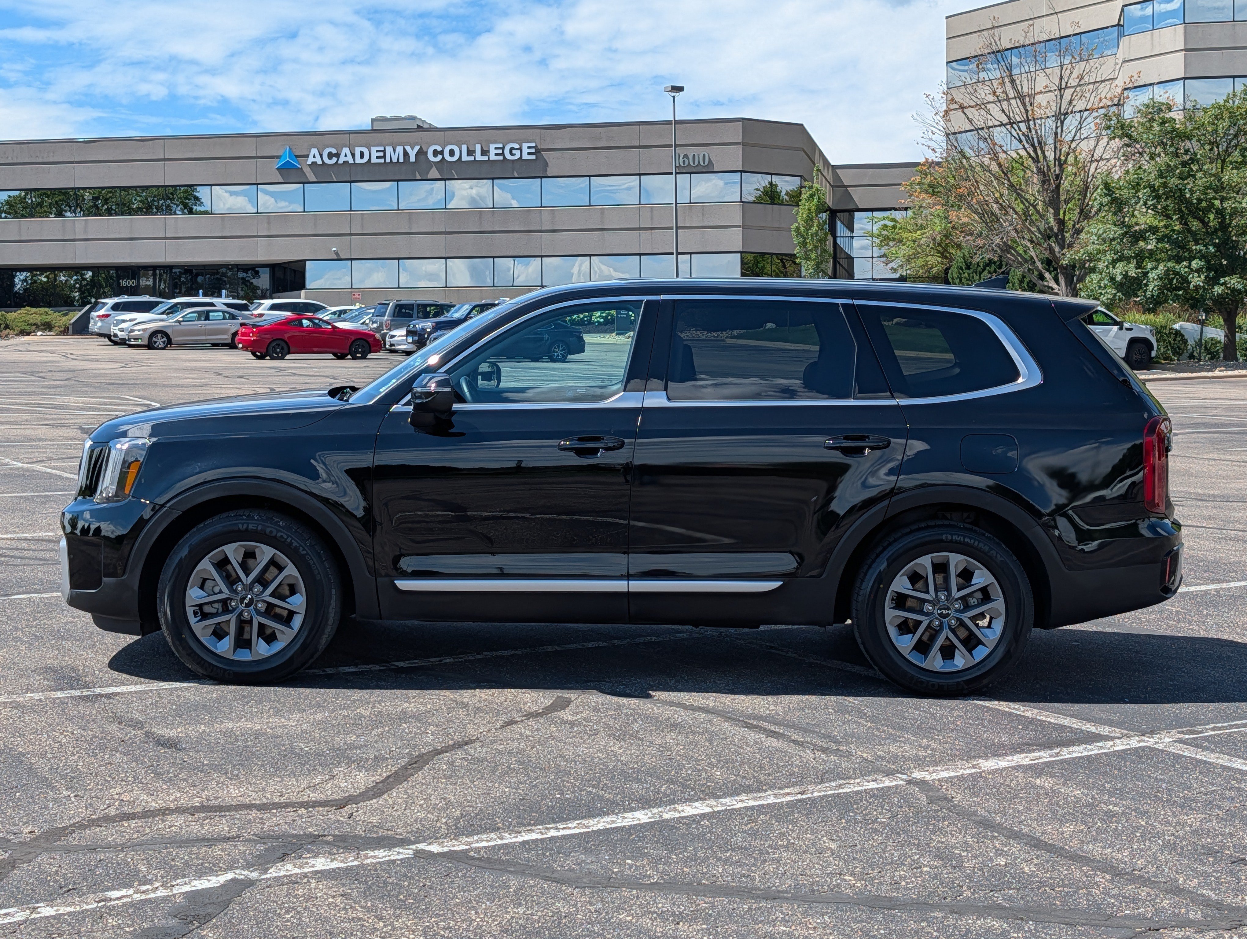 Certified 2023 Kia Telluride LX AWD/4WD image 4